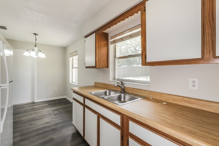 Building Photo - 4035 Dietz Rd