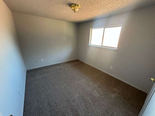 Building Photo - 1137 Beechwood Ln