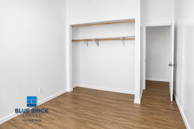 Building Photo - 13441 Vanowen St