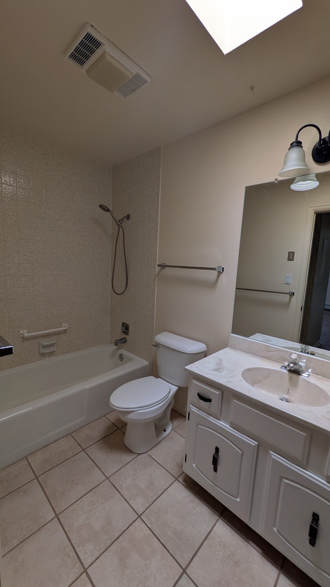 Bath - 715 Mc Clelland Ave