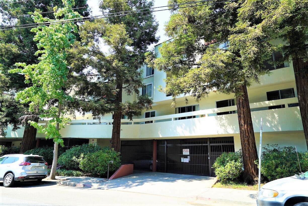 Building Photo - 288 Whitmore St