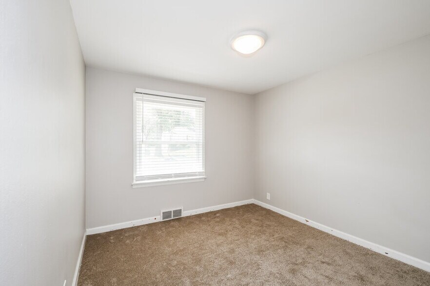 Building Photo - 1413 Corinth Dr