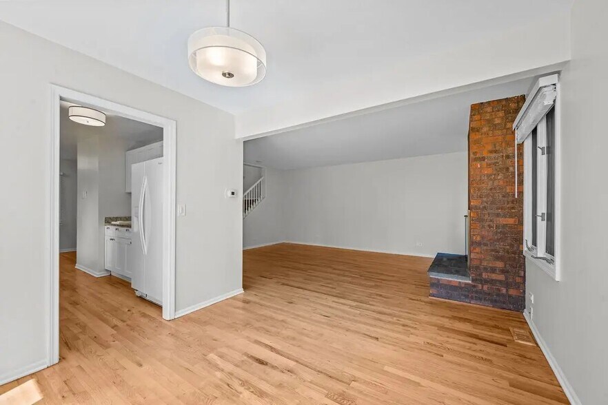 Building Photo - 2500 Green Bay Rd