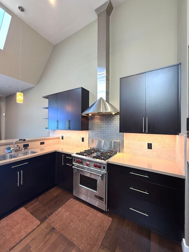 Building Photo - HUGE MODERN BRIGHT Potrero Hill Top Floor ...