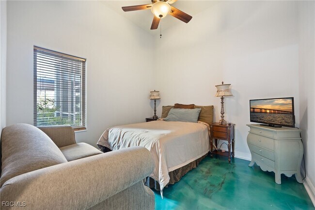 Building Photo - 2743 First St