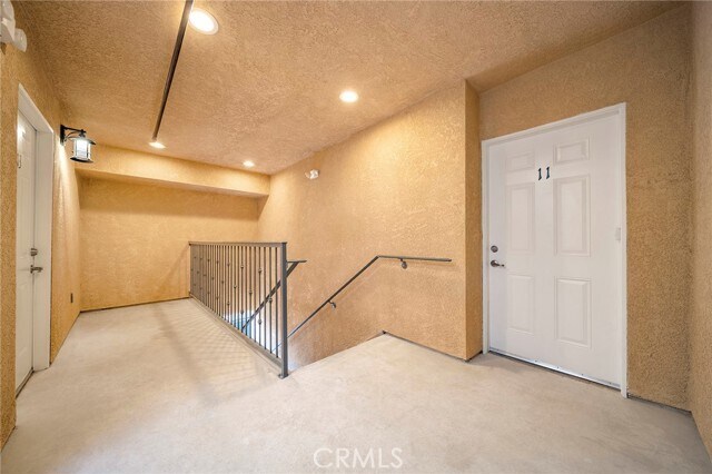 Building Photo - 5639 Huntington Dr