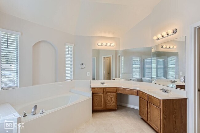 Building Photo - 3138 Red Rover Ct