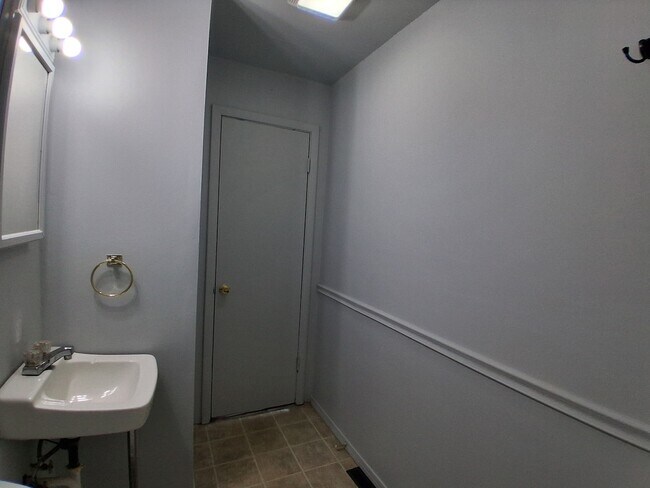 Building Photo - 312 Holmes Ave