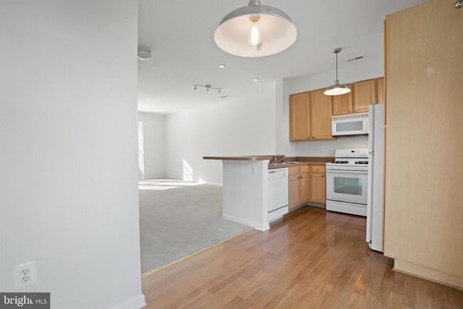 Building Photo - 22941 Fontwell Square