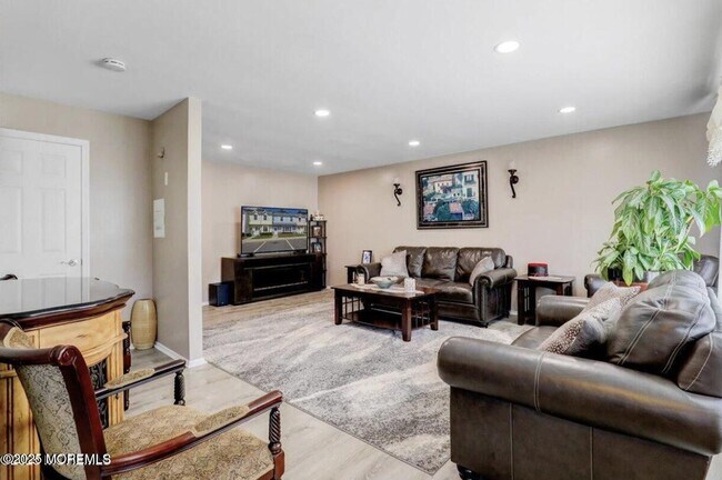 Building Photo - 111 Joan Ct