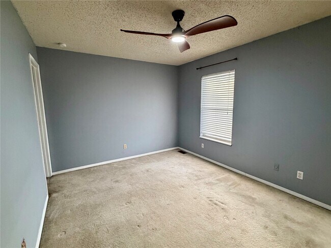 Building Photo - 895 Delray Dr