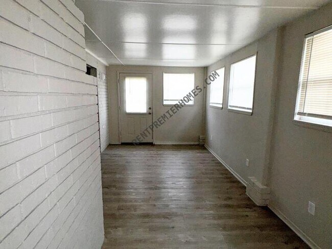 Building Photo - 2228 S Whitbourne Pl