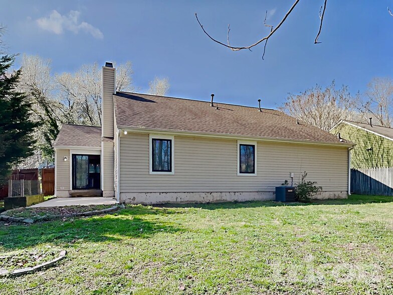 Building Photo - 511 Lisa Carol Dr