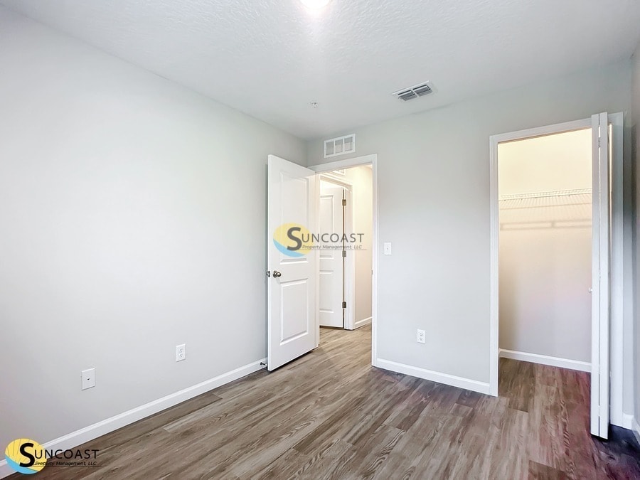 Building Photo - 6523 Breezy Oaks Wy