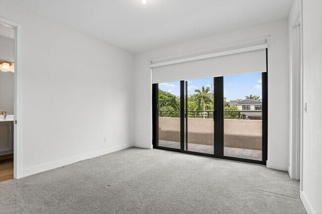 Building Photo - 10990 Oceano Wy