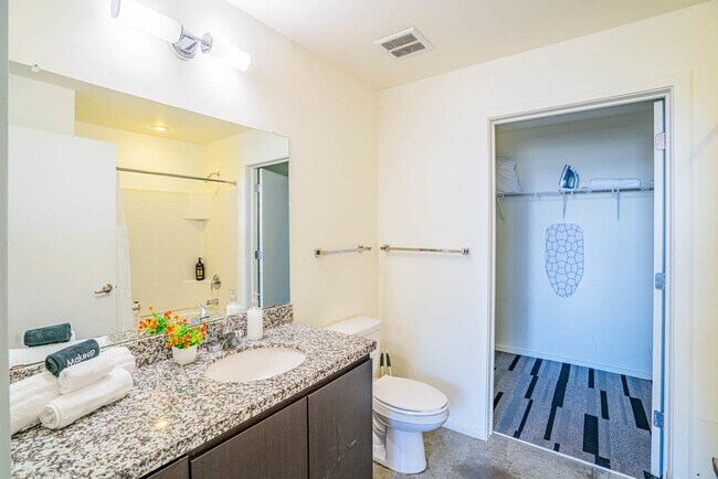 Building Photo - 915 N 4th St