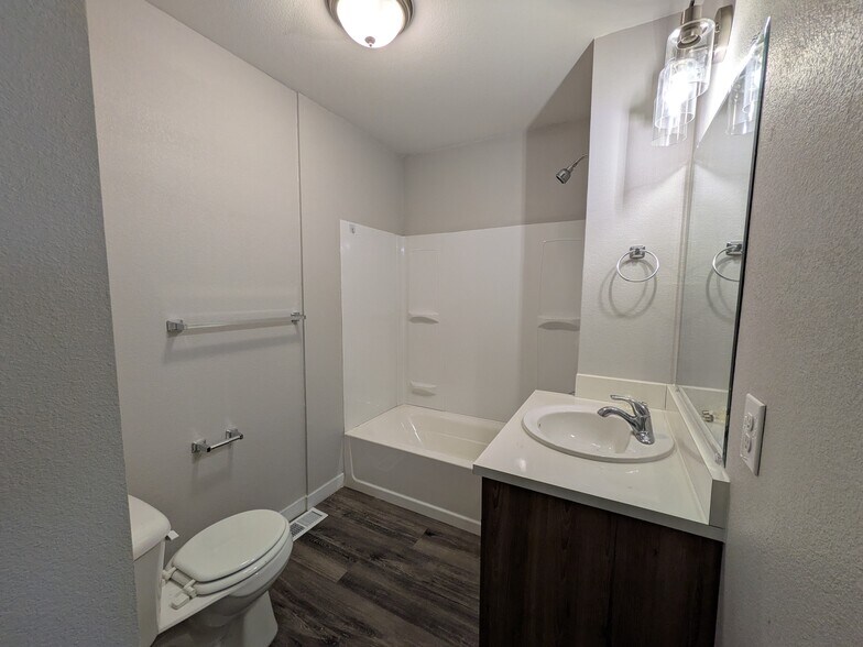 Building Photo - 65 S 18th Ave