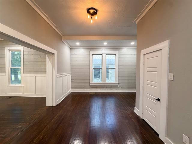 Building Photo - 405 E Denton St