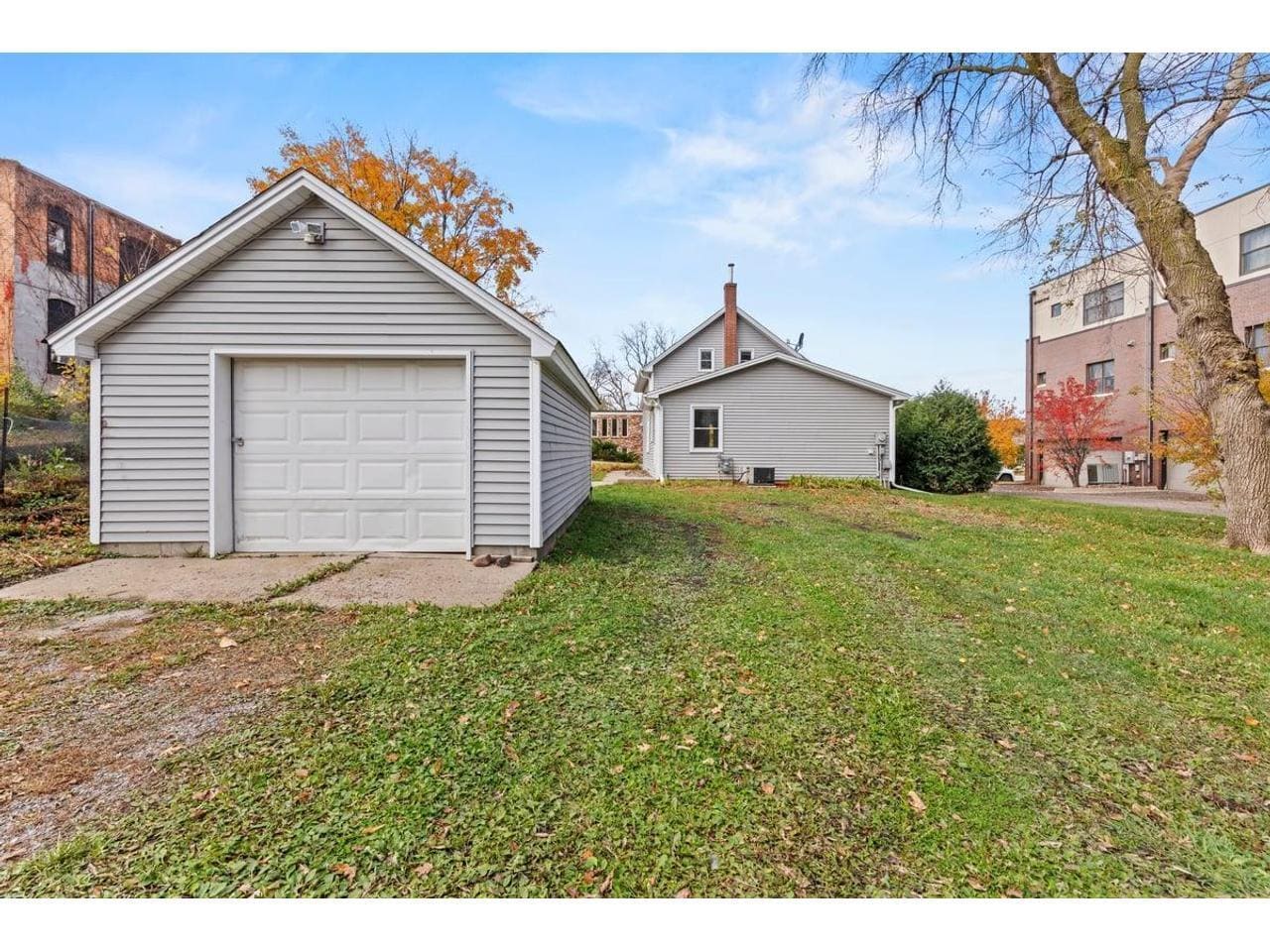 Building Photo - 120 2nd St N