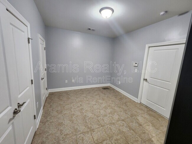 Building Photo - 200 Marion Pl NE