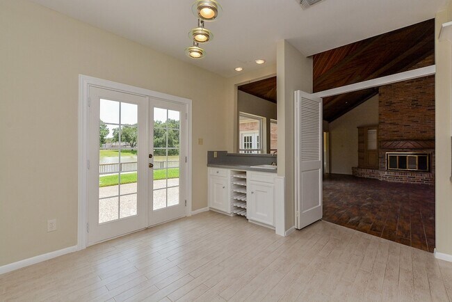 Building Photo - 1231 Creekford Cir