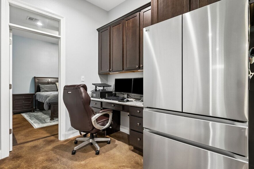 Building Photo - 1605 Labarre St