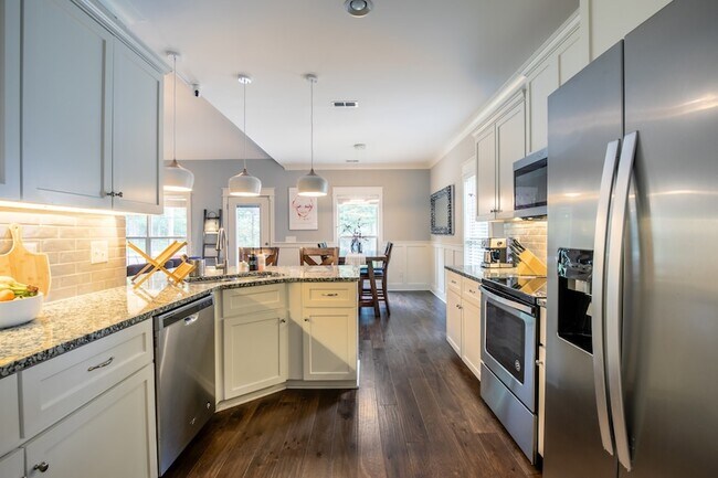 Building Photo - 5322 Honeybee Dr