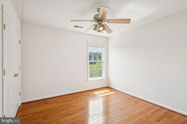 Building Photo - 44217 Navajo Dr