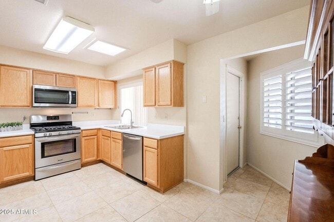 Building Photo - 13611 N Newcastle Dr