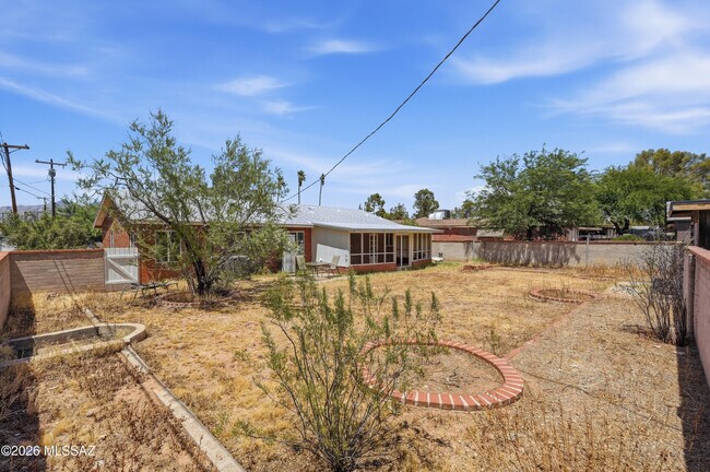 Building Photo - 4026 E Alhambra Pl
