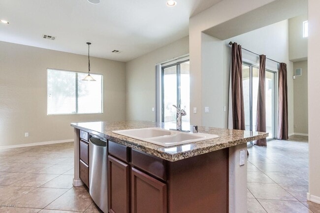 Building Photo - Beautiful Palm Valley Golf Course Home with Casita