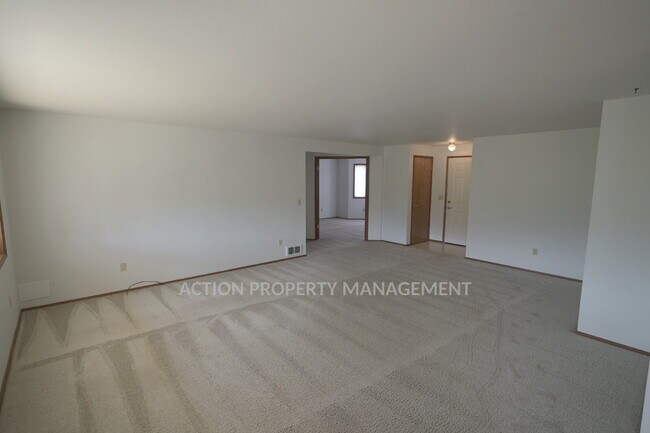 Building Photo - 3 bed 2 bath, 2 car garage in Sequim