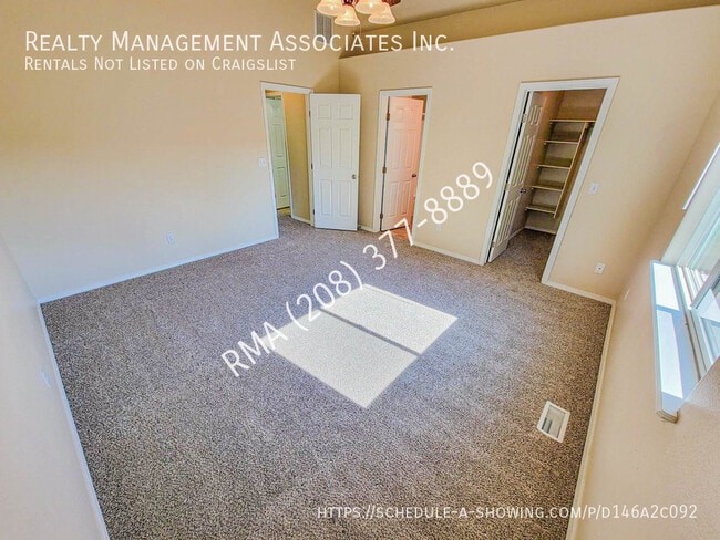 Building Photo - 569 E Heritage Park St