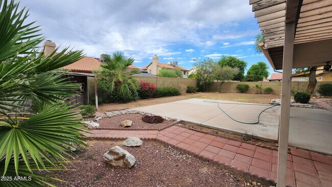 Building Photo - 6126 W Paradise Ln