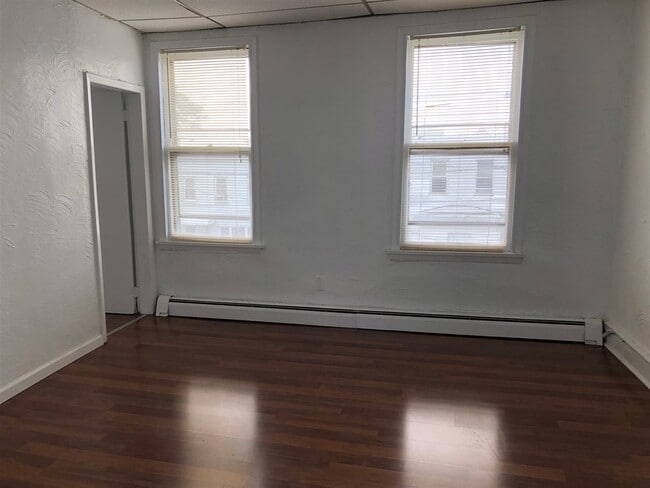 Building Photo - 710 Summit Ave