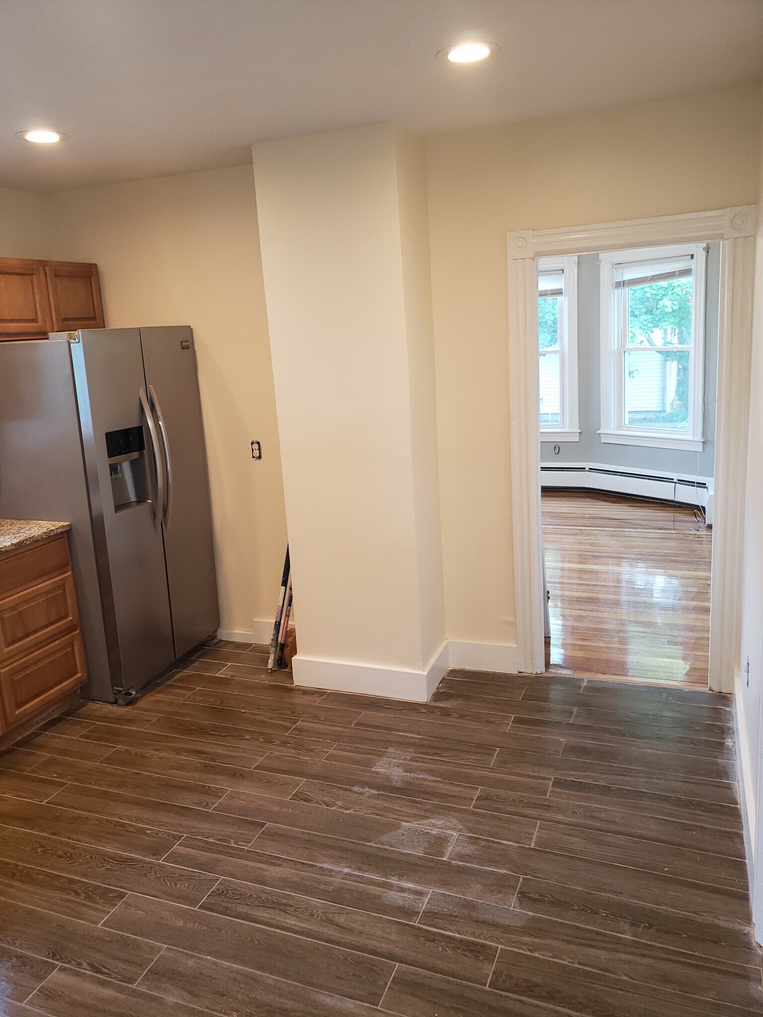 Building Photo - 27 Martha St