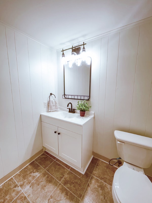 Building Photo - 410 W Maple St