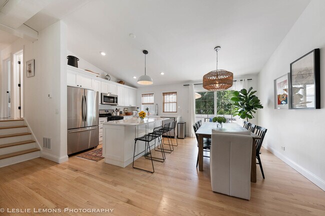 Building Photo - 685 Milton Dr