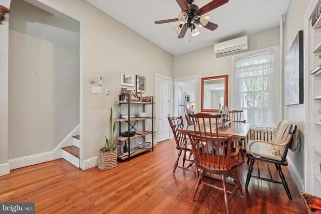 Building Photo - 466 1/2 Conarroe St