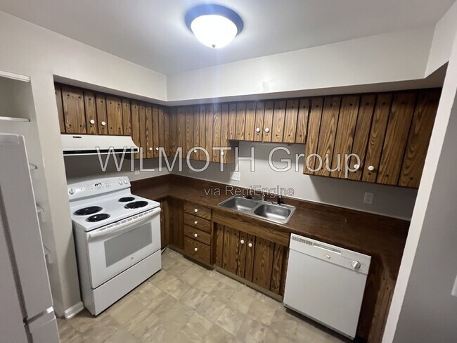 Building Photo - 1310 Millerwood Dr