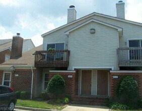 Building Photo - Lake Shores