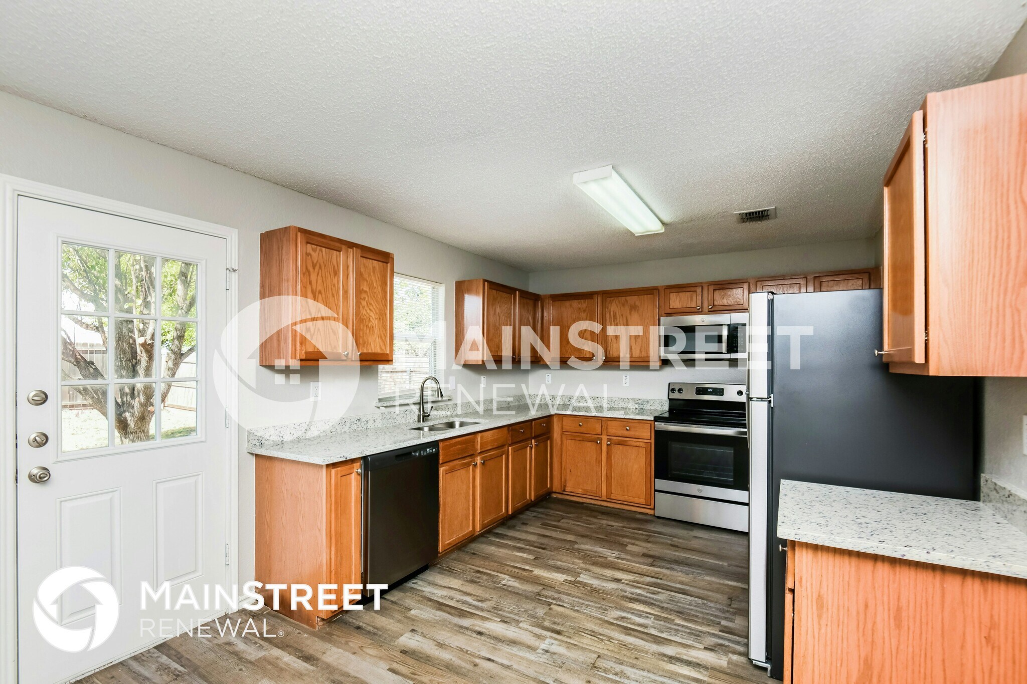 Building Photo - 8768 Stonebriar Ln