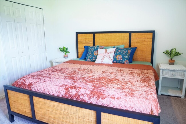 Building Photo - 1229 SW San Antonio Ave