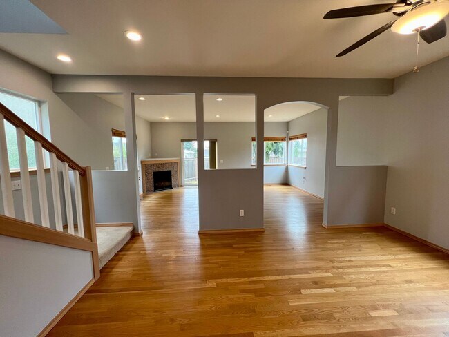 Building Photo - Greenwood Home