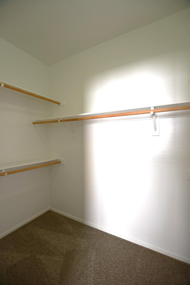 Building Photo - 2300 E Magma Rd