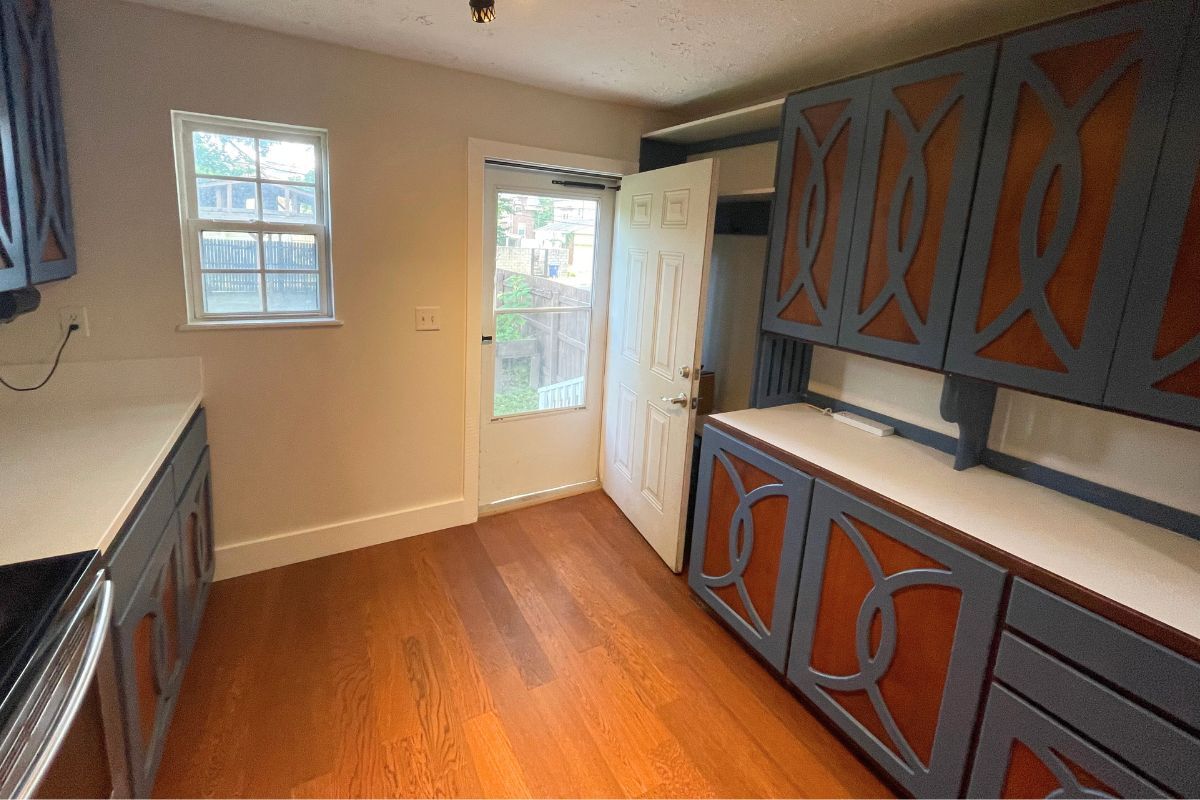 Kitchen - 1449 E Long St