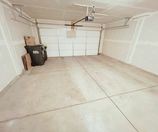 Building Photo - 1137 Amber Dr