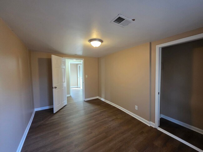 Building Photo - Beautifully Updated Home on a Quiet Dead-End Street – A Must-See Rental!