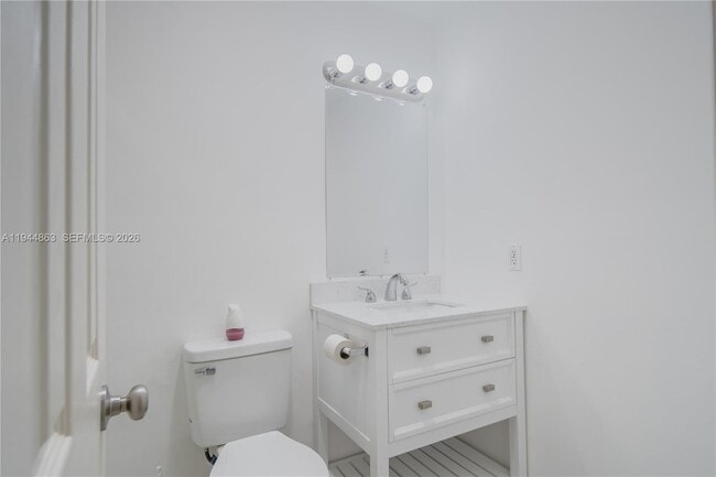 Building Photo - 2830 Riverside Dr