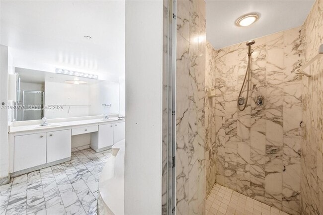 Building Photo - 2000 Towerside Terrace